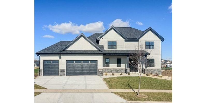 5 Bedroom Home in Waunakee - $998,900