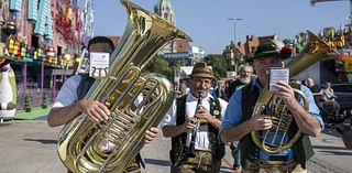 Oktoberfest is almost open. Beer lovers are lining up in Munich ahead of the ceremonial keg-tapping