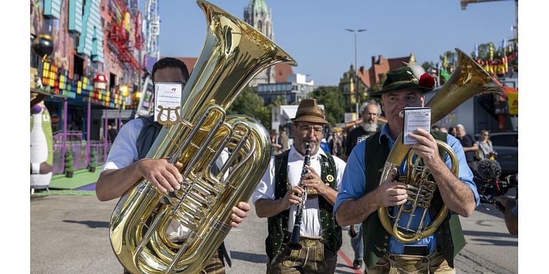 Oktoberfest is almost open. Beer lovers are lining up in Munich ahead of the ceremonial keg-tapping