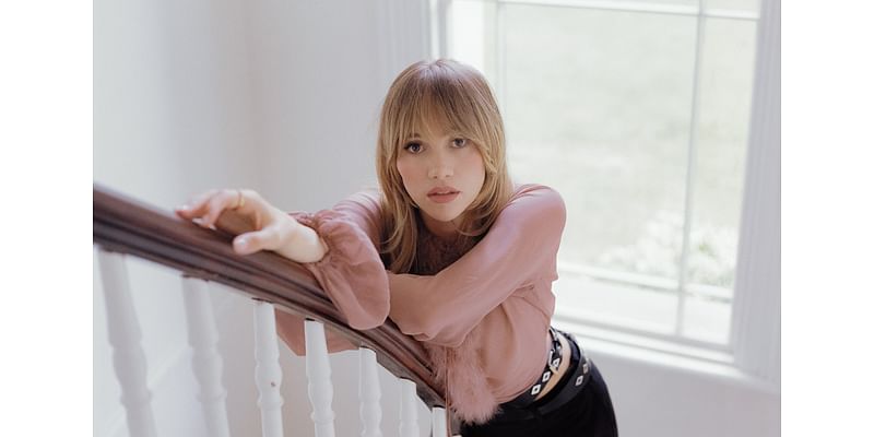 Suki Waterhouse is taking authorship of her story: “I have so much belief in not silencing yourself and making it into art”