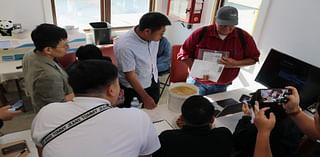 Japanese and Korean trade groups get an up-close look at Minnesota-grown soybeans