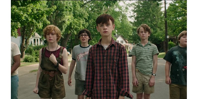 Why Bill Skarsgard & The Losers Club Were Kept Separate During Stephen King's It