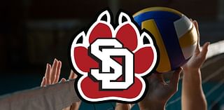 USD volleyball secures win over Saint Louis