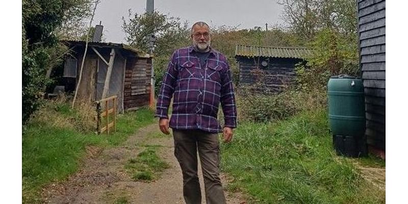 Off-grid community vows to change planning law