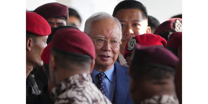 Malaysian court orders Najib to enter defense in his 2nd graft trial linked to 1MDB scandal