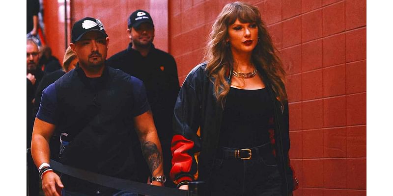 Taylor Swift watches Travis Kelce and the Chiefs play Buccaneers