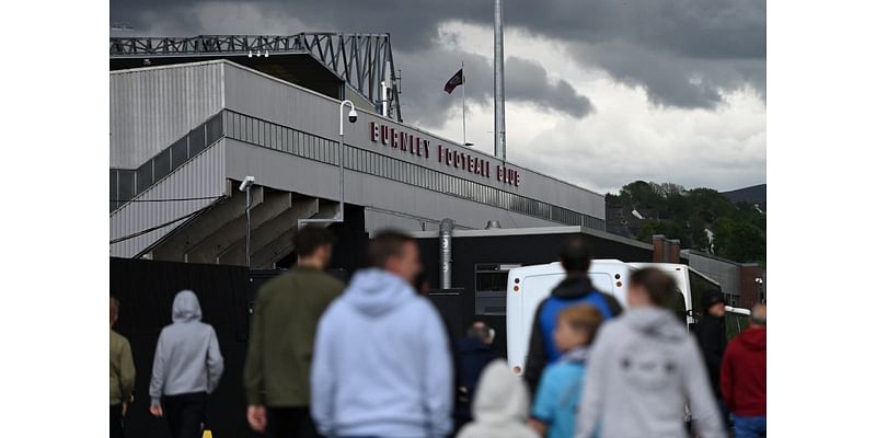 Burnley vs Portsmouth LIVE: Championship team news and latest build-up