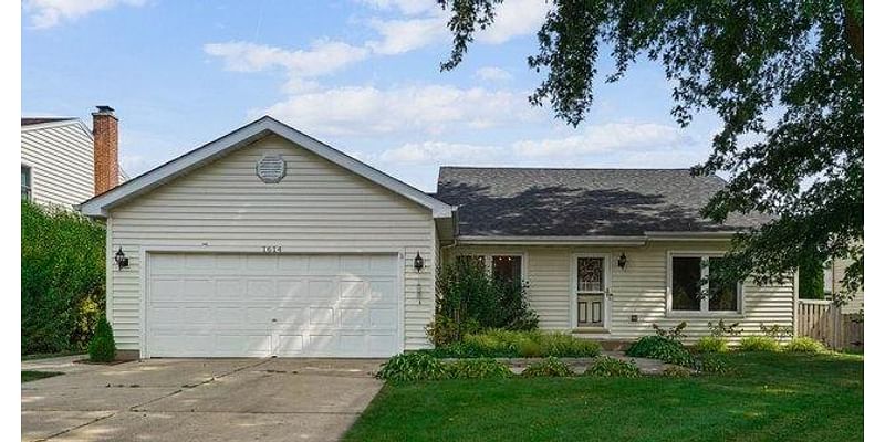 3 Bedroom Home in McHenry - $330,000