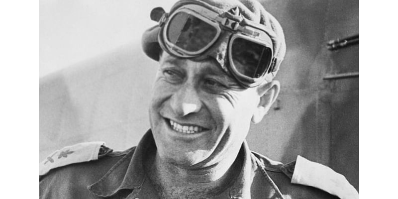 Yeshayahu Gavish, Israeli commander in Six-Day War who occupied Suez and Gaza Strip against orders