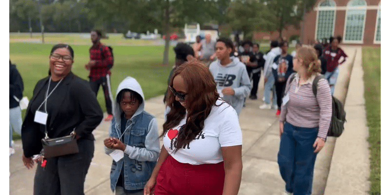 Delegate Shaneka Henson takes 30 Annapolis students on college tour