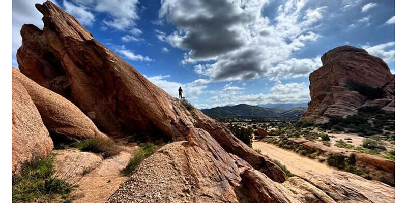 TMU Students Discover First Mammalian Footprint Fossil At Vasquez Rocks