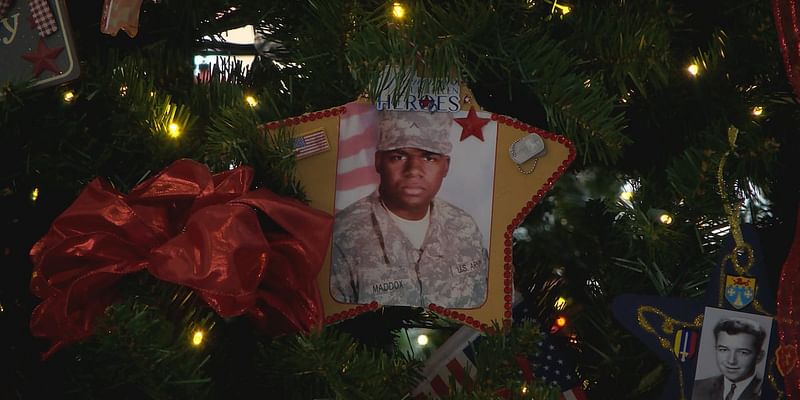 Christmas tree in Peoria pays tribute to fallen soldiers