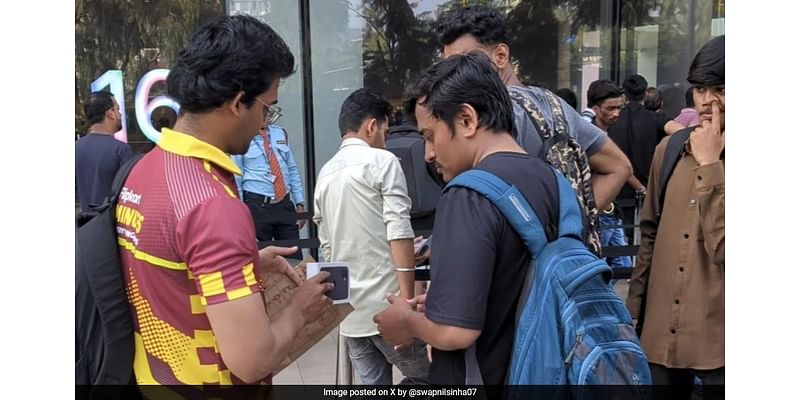 Mumbai Man Waiting In Queue Orders iPhone 16 Online, Gets It In Minutes