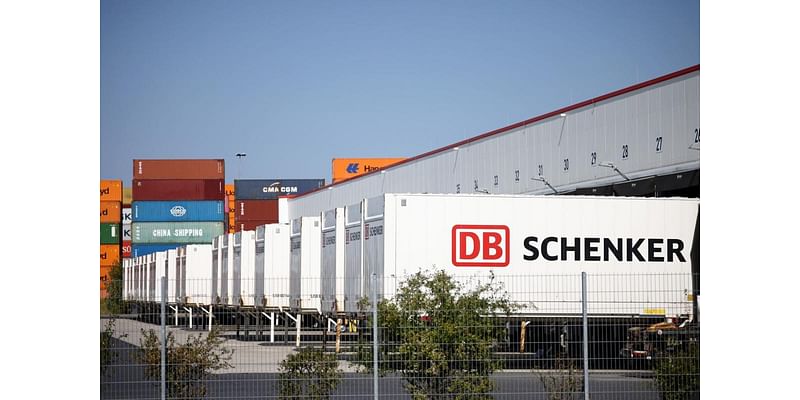 Deutsche Bahn Union to Vote Against Schenker Sale, FAZ Says