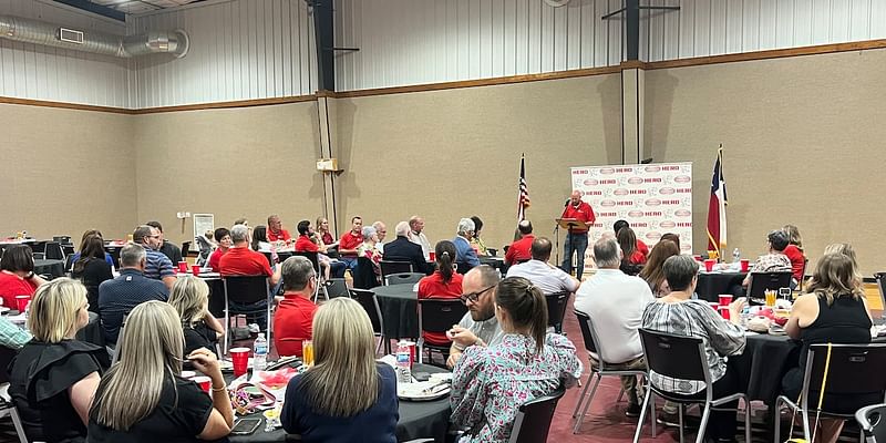 Holliday Education Foundation holds donor appreciation dinner