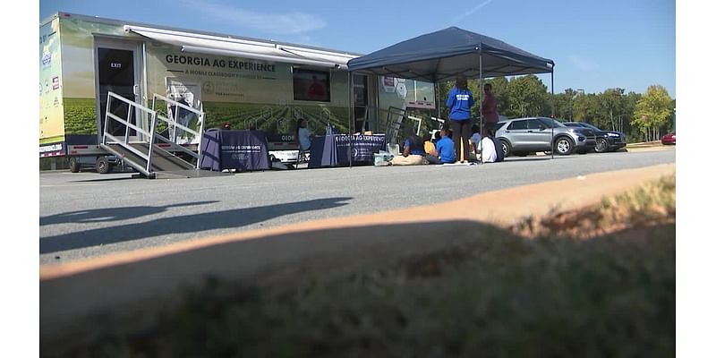 Mobile ag classroom brings virtual farm experience to Georgia students