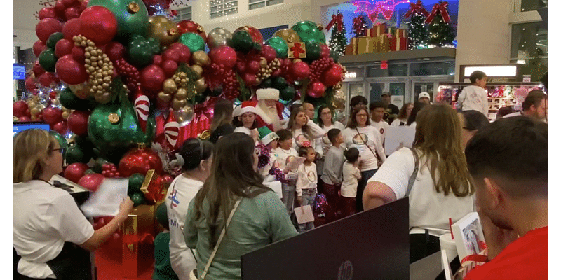 Santa's sleigh arrives at La Palmera Mall to begin the holiday season