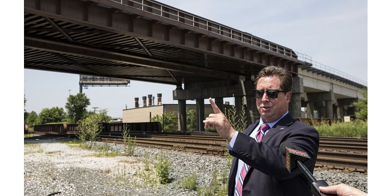 IDOT receives $305 million for rail, expressway improvements