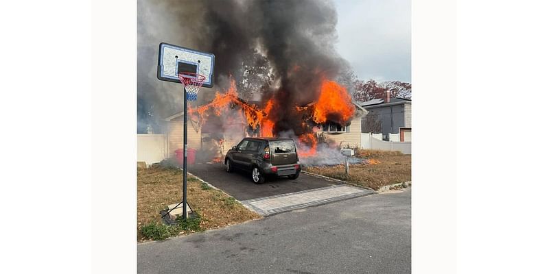 Firefighters Battle Blaze In West Babylon Home: Fire Dept.