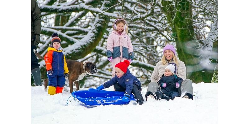 In Pictures: UK shivers as snowy weather sweeps in