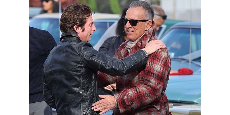 Bruce Springsteen Visits Jeremy Allen White on Set, Plus Keanu Reeves, Zoey Deutch, Gisele Bündchen and More