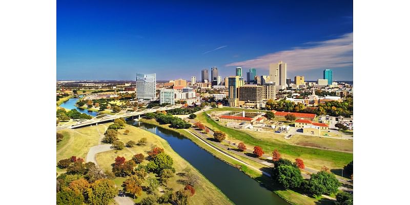 Defective warning siren echoes in downtown Forth Worth, alarms residents