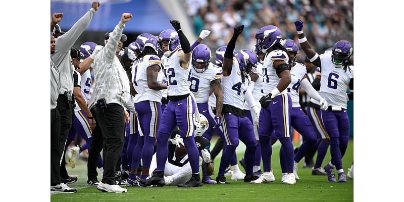 Vikings hold clawless Jaguars to 143 yards in a 12-7 victory, improve to 7-2