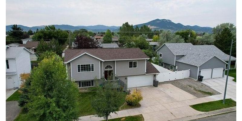 4 Bedroom Home in Helena - $439,900