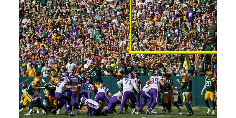 Vikings Win a Tale of 2 Halves in Green Bay