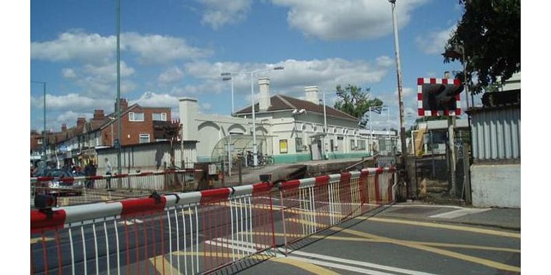 Level crossing closure to affect rail and road use