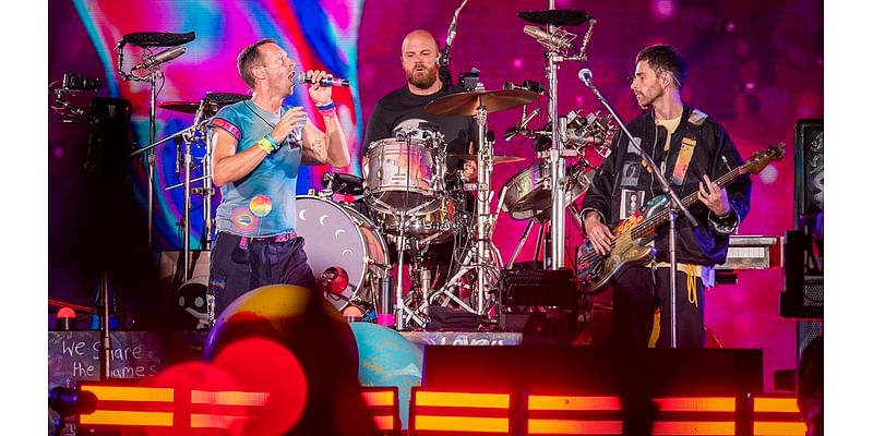 “If you see some mistakes, and some problems, it’s because we don’t have our bass player”: Coldplay forced to play a show without one of their members for the first time in their history