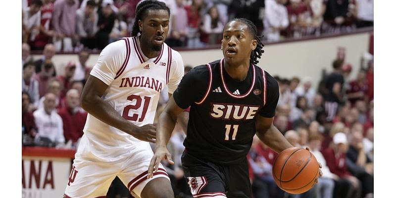 Mgbako scores career-high 31 points to lead No. 17 Indiana past SIU Edwardsville 80-61 in opener