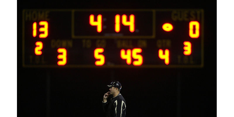 Becker zeroes in again, shutting out Holy Angels in matchup of top-10 Class 4A football teams