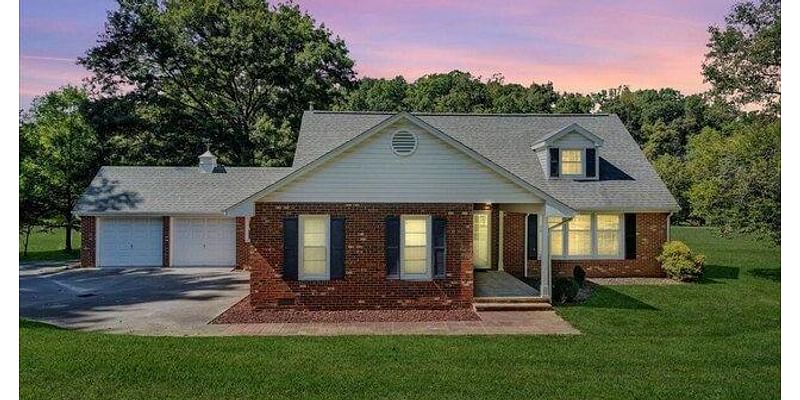 4 Bedroom Home in Troutville - $570,000