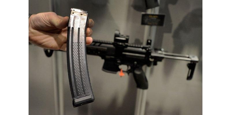 Federal judge strikes down Illinois assault weapons ban