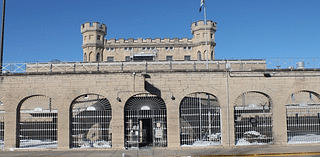 Former Wisconsin prison employee pleads guilty to bribery