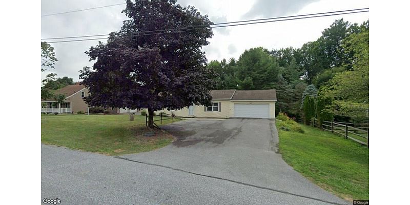 Single family residence in Seven Valleys sells for $270,000