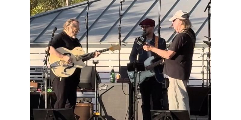 See Neil Young, Stephen Stills Play Rare Buffalo Springfield Song