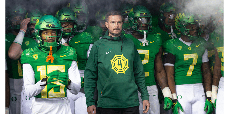 Oregon moves up in AP Poll, Coaches Poll following Week 13 win