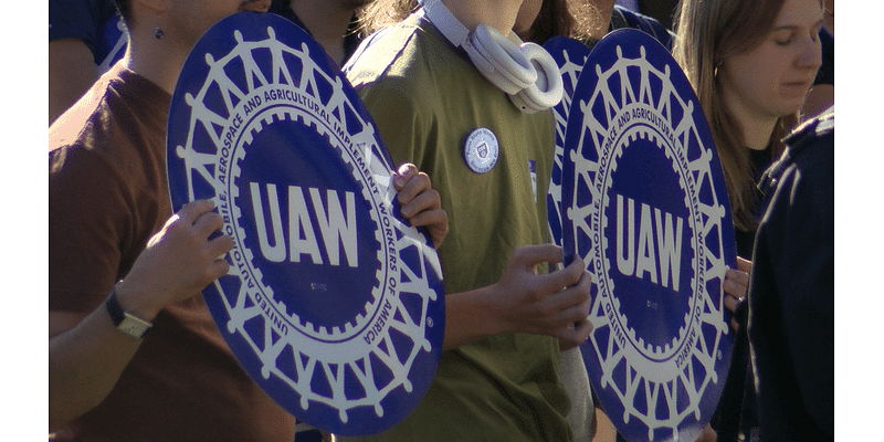 Penn State graduate students hold rally to support union efforts