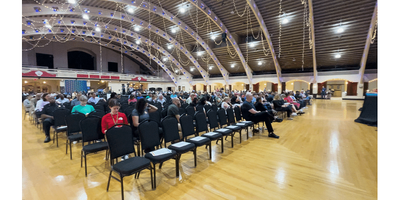 St. Pete residents bring debris frustrations to city hurricane resource and recovery meeting