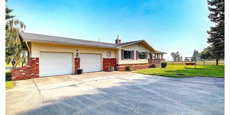 3 Bedroom Home in Victor - $749,900