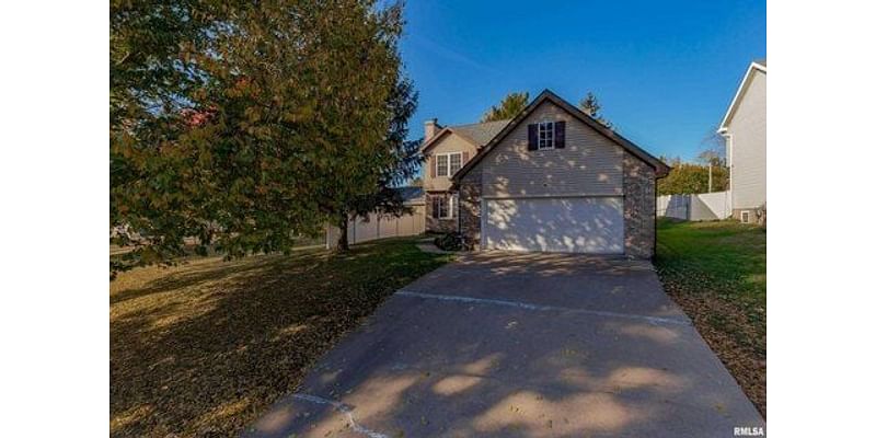 4 Bedroom Home in Le Claire - $324,900