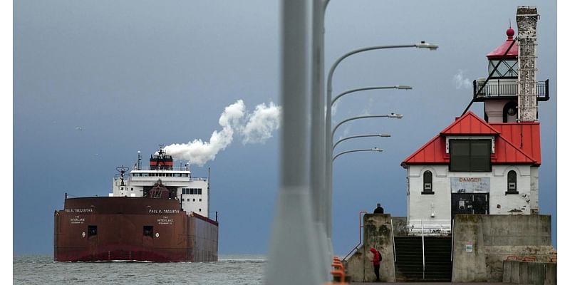 Great Lakes ships draw super-fans to Duluth for storm season