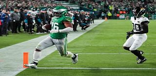 Saquon Barkley shines with backward leap, 2 touchdowns in Eagles’ 28