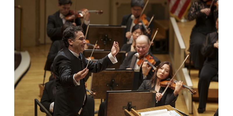 Maestro Andrés Orozco-Estrada helms Chicago Symphony Orchestra in season opening night concert