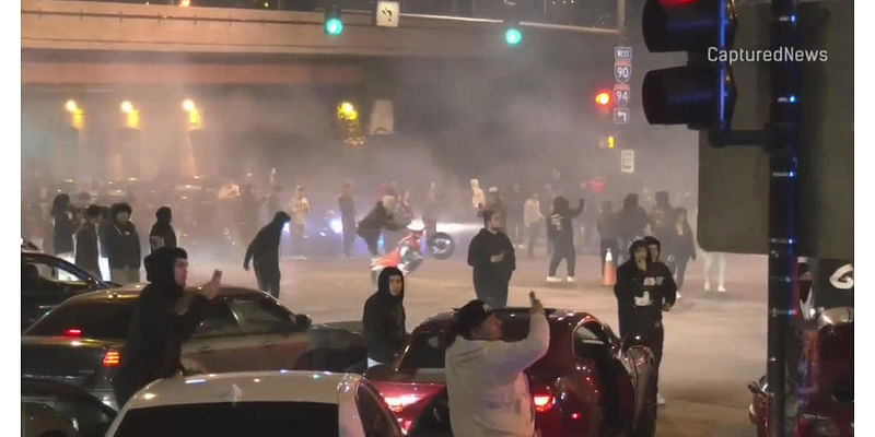 Video shows spinning cars, crowds take streets over at Chicago's Kennedy Expressway