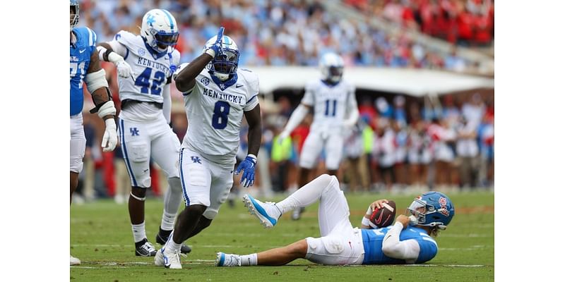 Where is UK football projected to play a bowl game after 3-2 start?