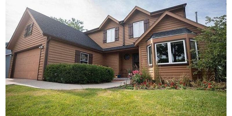 3 Bedroom Home in Oak Creek - $479,900