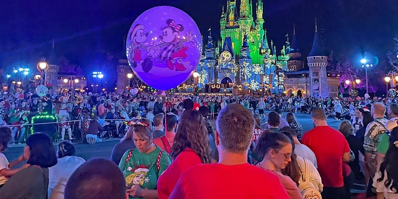 Disappointing photos show what it's really like to visit Disney World around the holidays